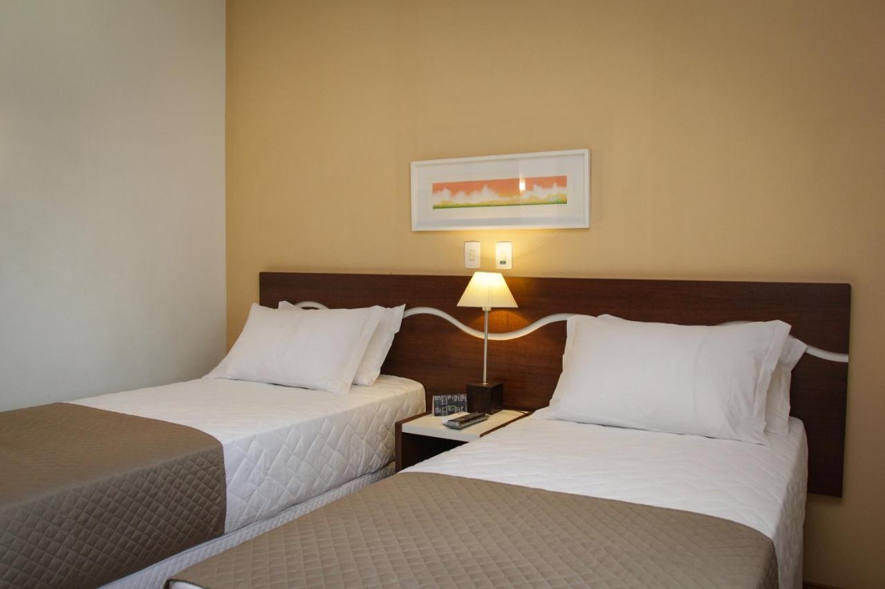 Quarto Executivo com 2 Camas de Solteiro