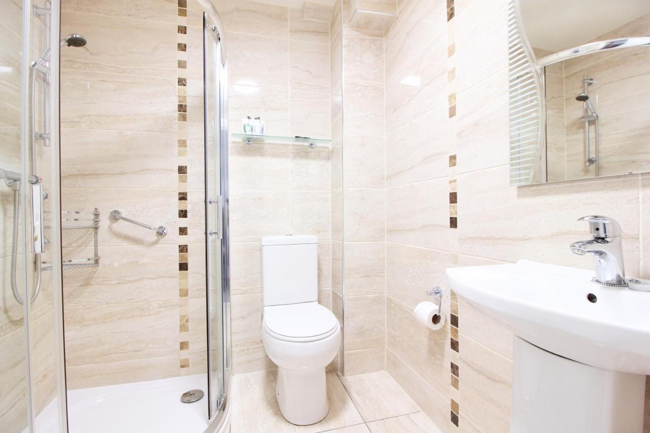 Family Room (2 Adults + 3 Children),1090300989:JPEG