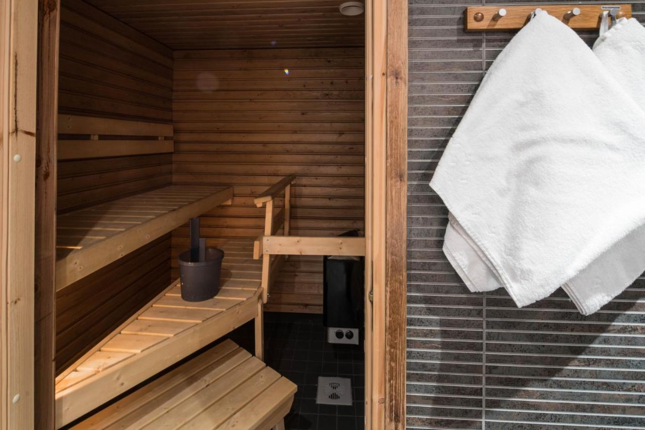 One-Bedroom Suite Sauna