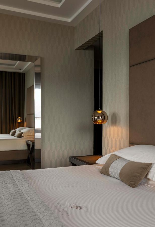 Corner Junior Suite with lake view