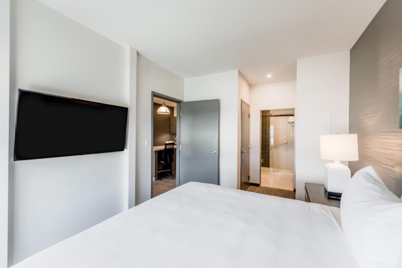 One-Bedroom King Suite