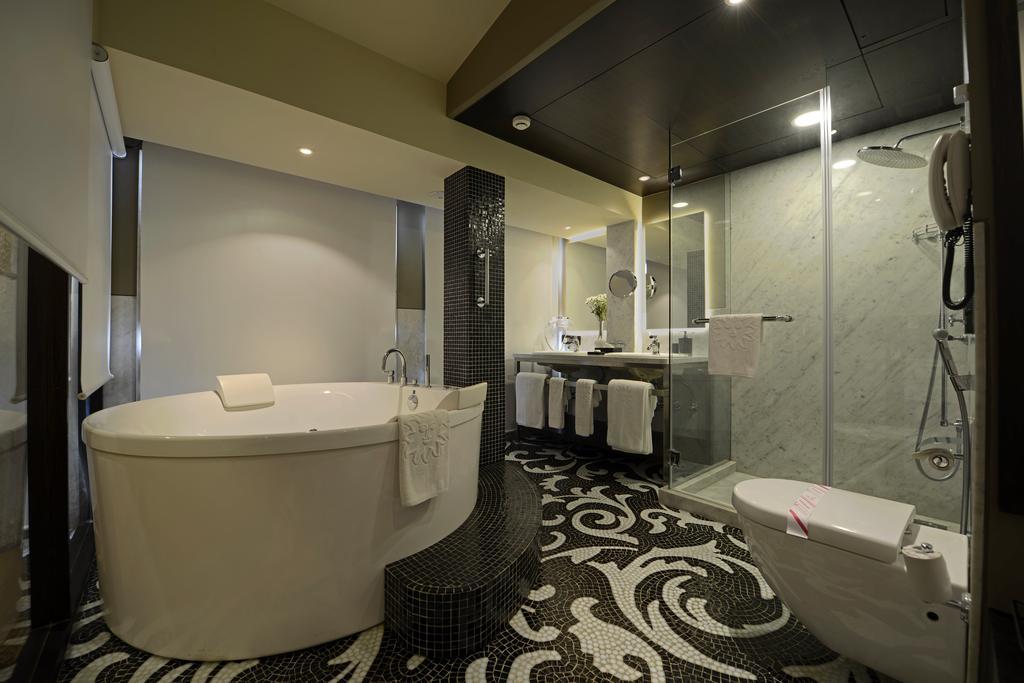 Presidential Suite with 15% discount on food and beverages