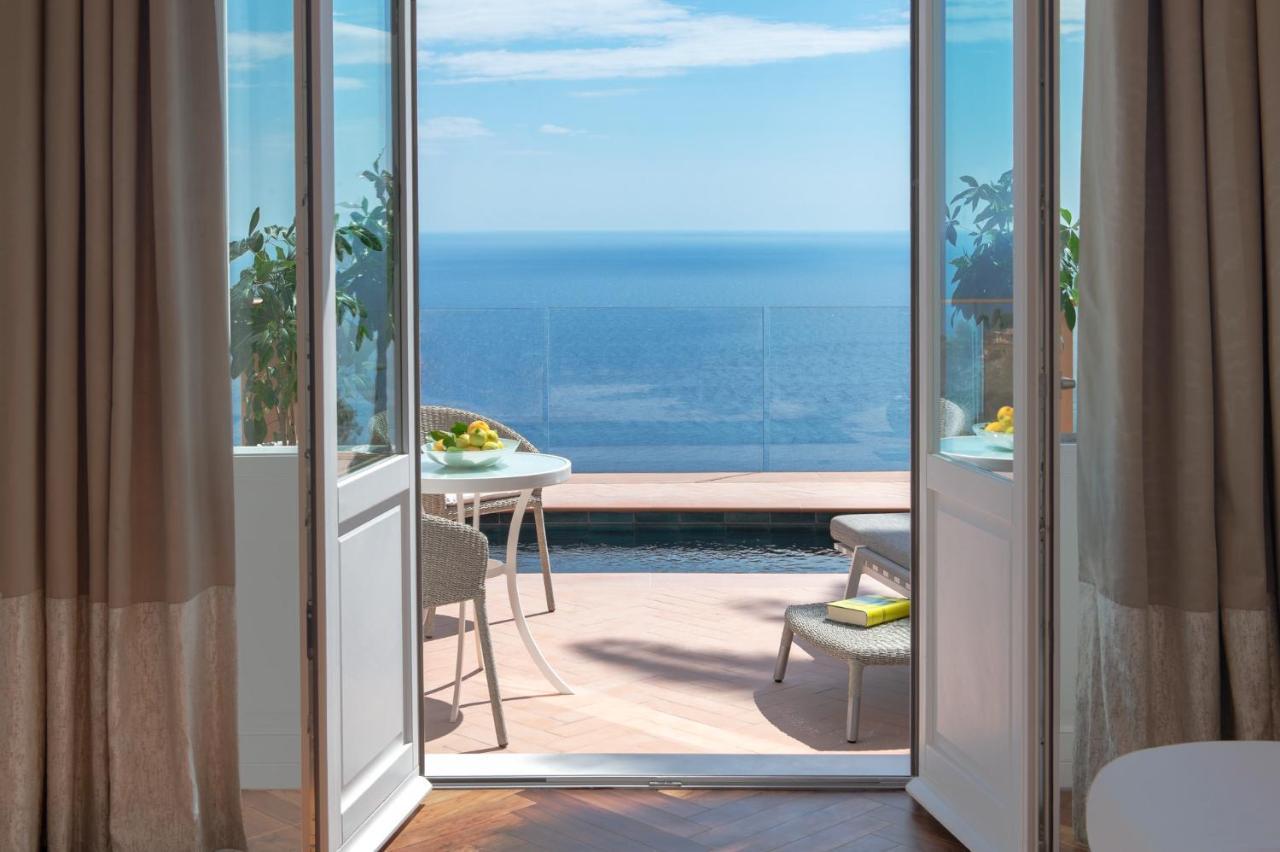 Suíte Executiva com Piscina de Imersão e Vista do Mar