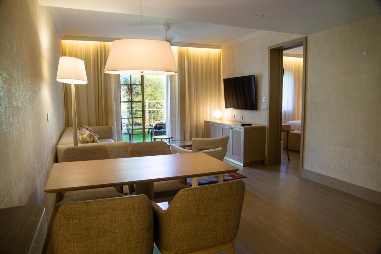 Premium Suite met Uitzicht op de Tuin (2 Volwassenen + 2 Kinderen tot 10 Jaar)