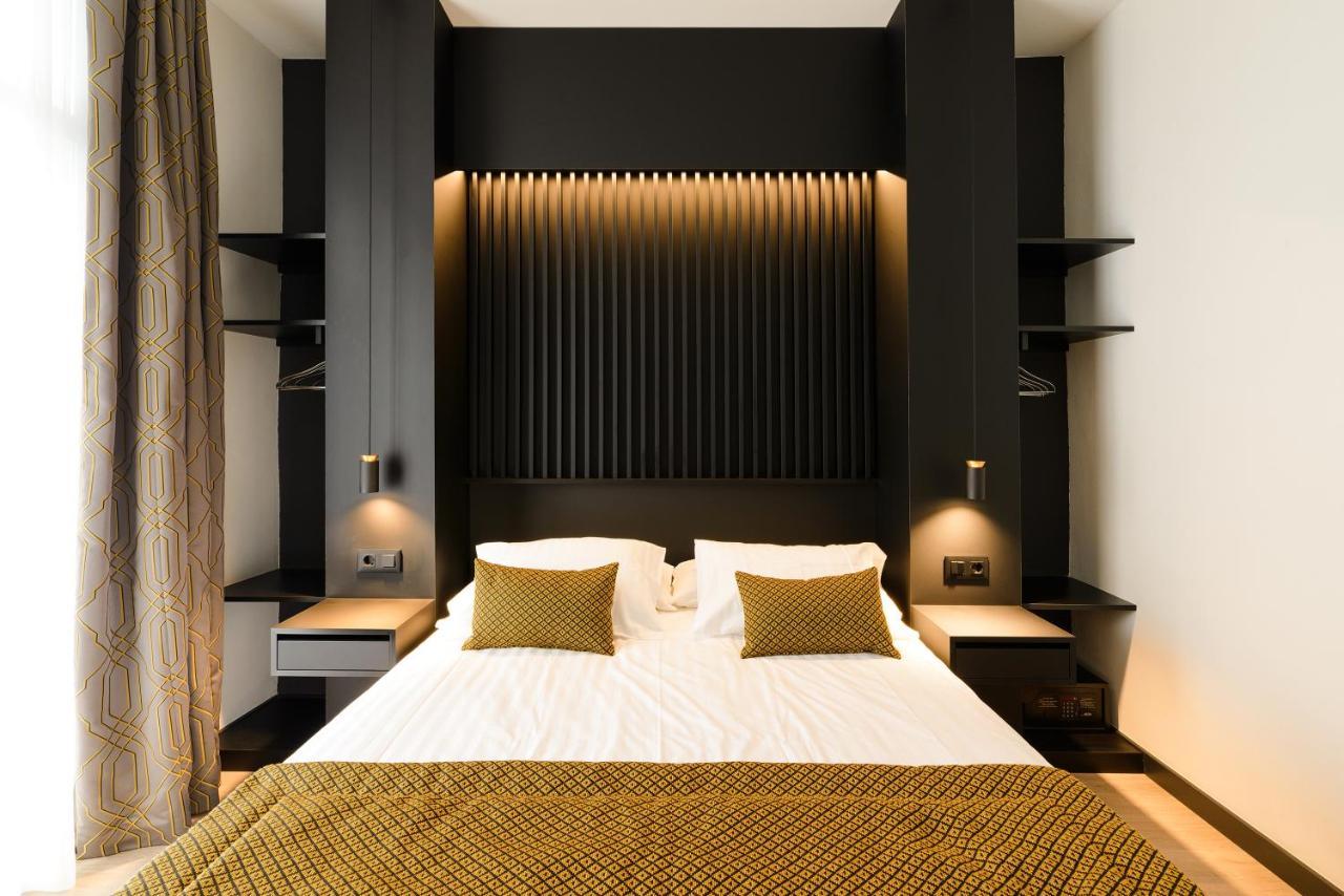 Doppelzimmer mit Balkon und seitlichem Meerblick