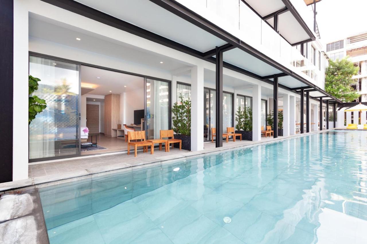 Deluxe Pool Access