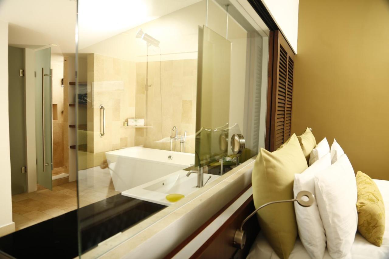 Club Queen Room with Two Queen Beds and Ocean view