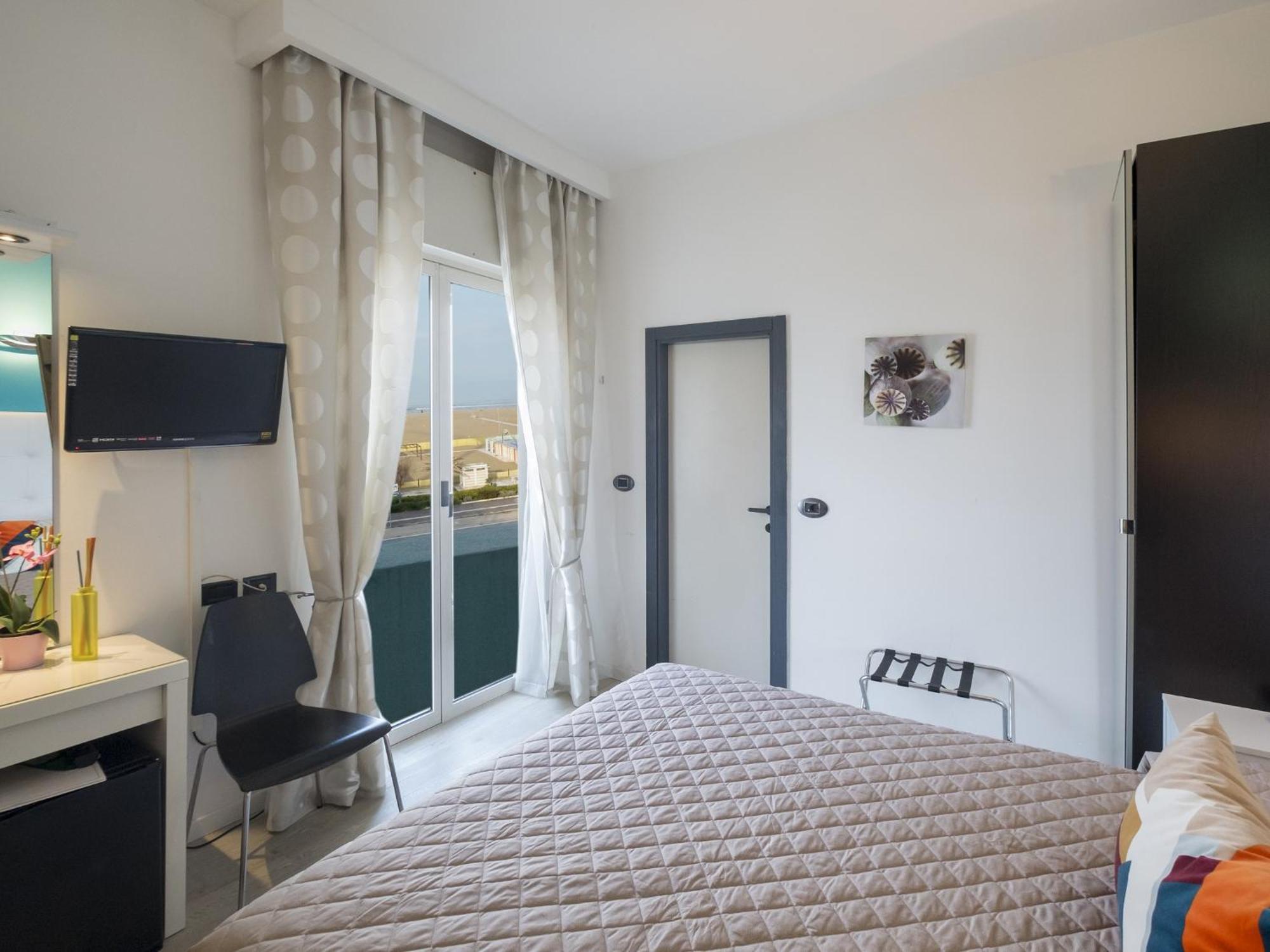 Double or Twin Room Sea View
