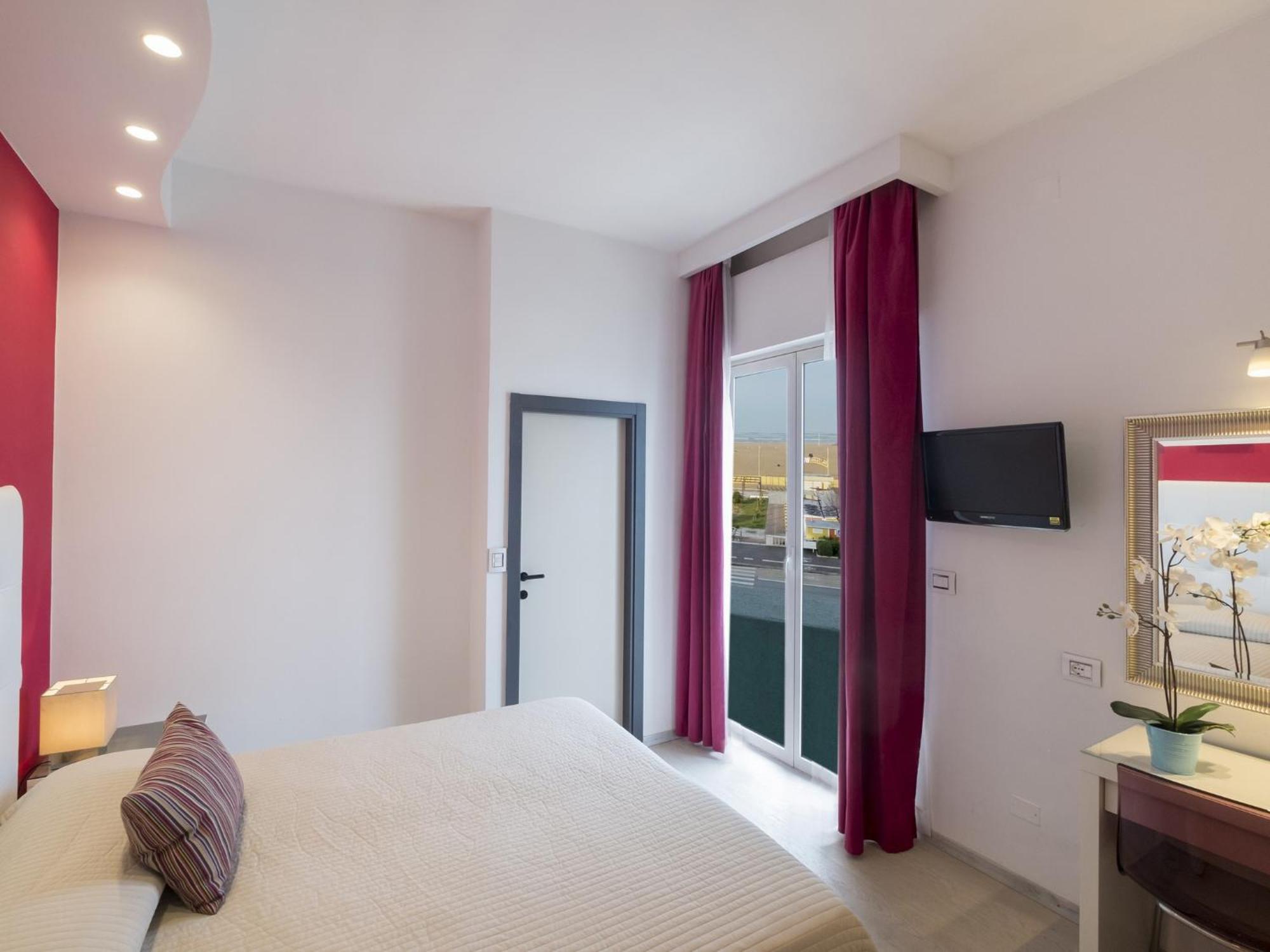 Double or Twin Room Sea View