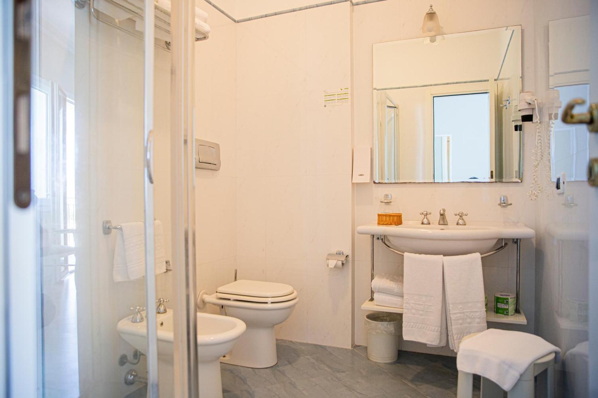 Tweepersoonskamer met 1 of 2 Bedden en Uitzicht op Zee