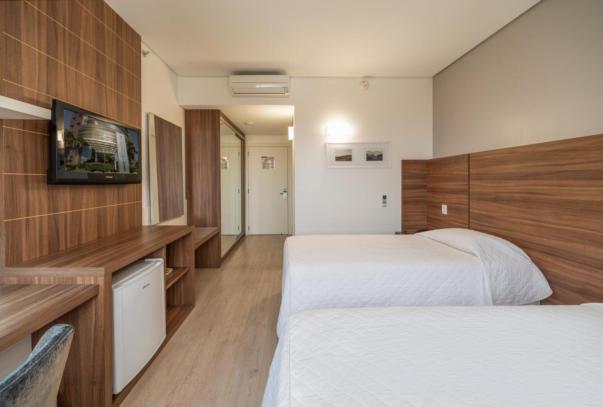Quarto Luxo com 2 Camas de Solteiro