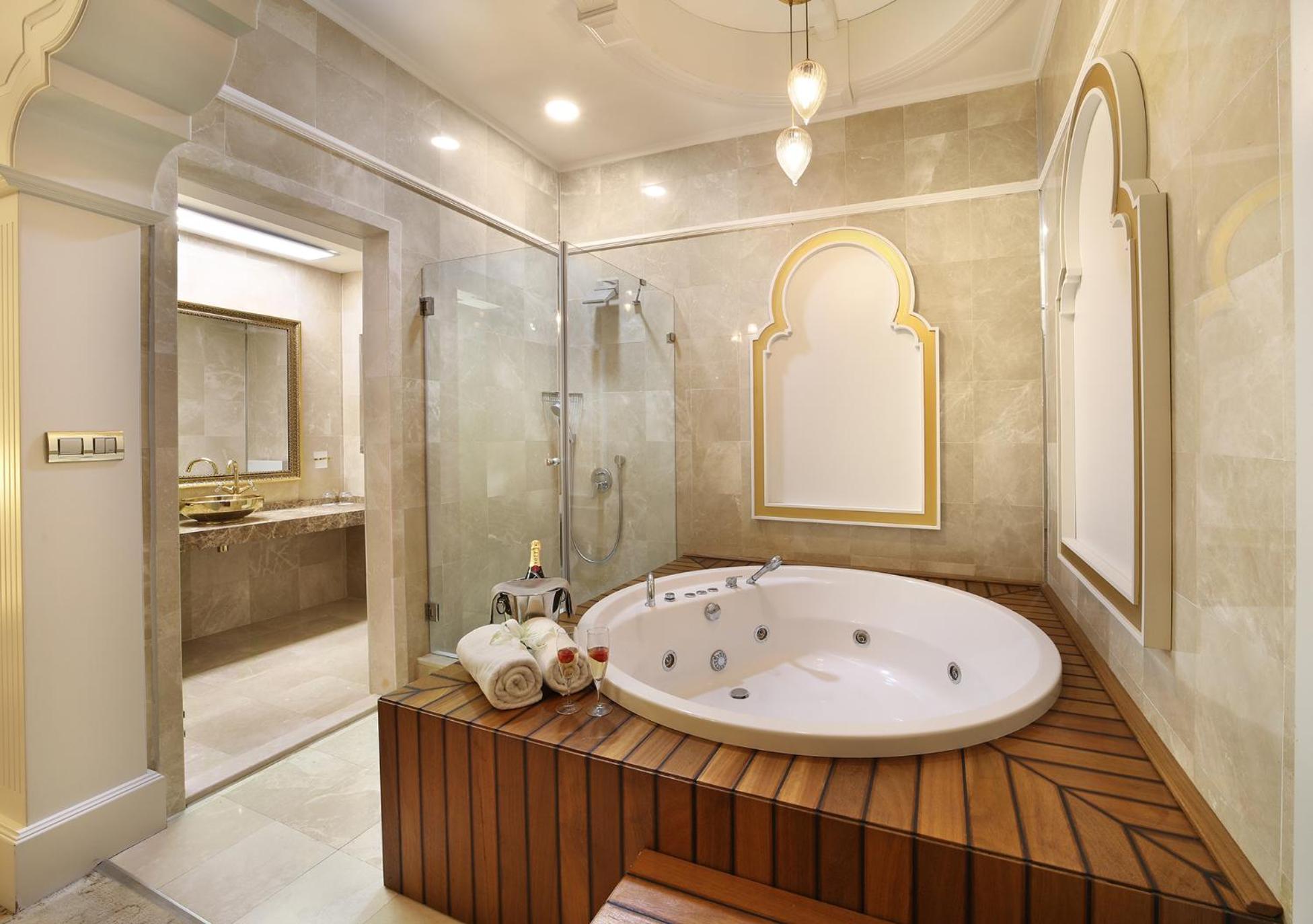 Legacy Ottoman King Suite,1227057392:JPEG