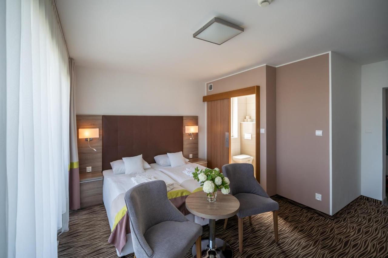 Double Room,1229094922:JPEG