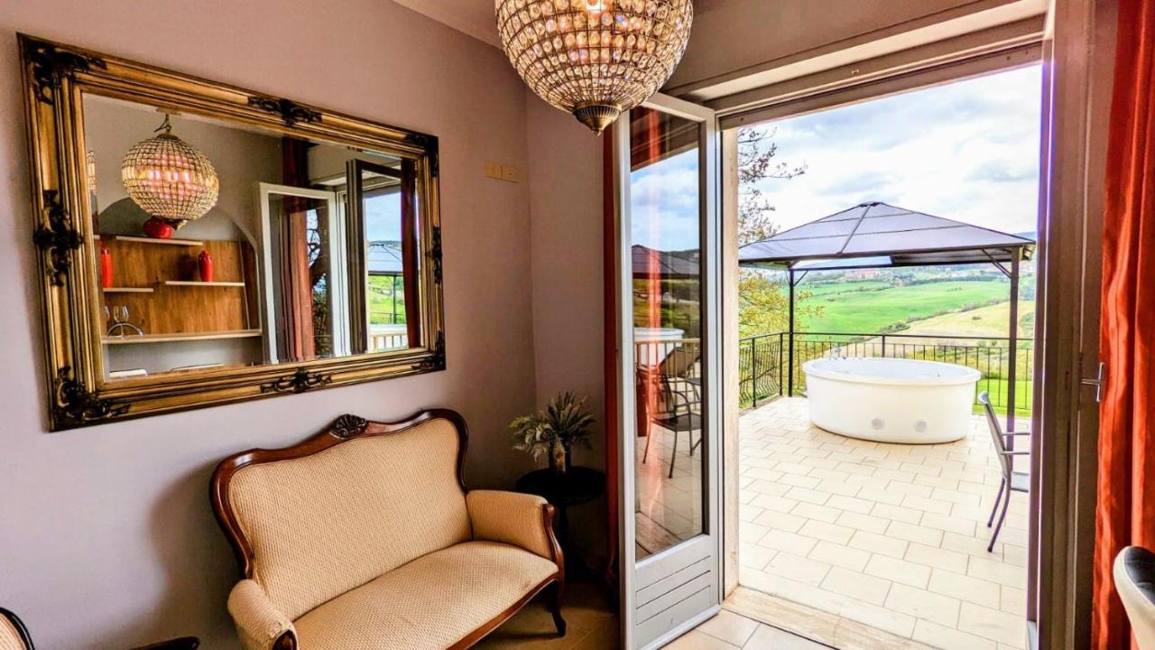 Suite with Hot Tub,1505322835:JPEG