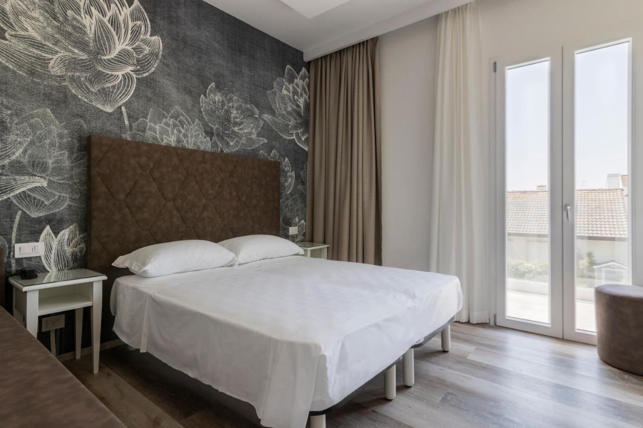 Deluxe Family Room with Balcony,1262883613:JPEG