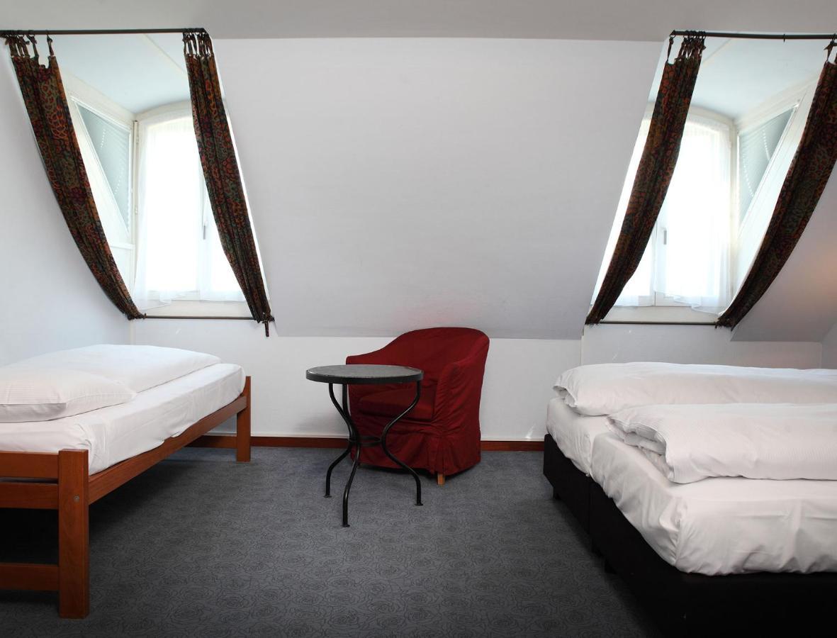 Family Room (3 Adults)