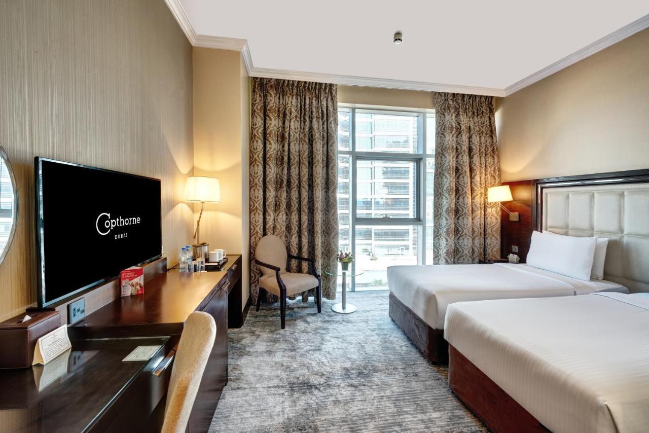 Quarto Superior com 2 Camas de Solteiro Vista da Cidade