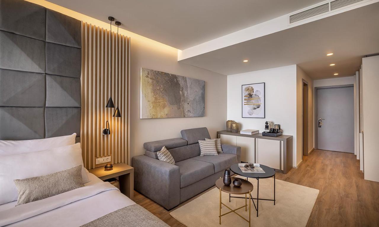 Deluxe Kamer met Balkon en Gedeeltelijk Uitzicht op Zee