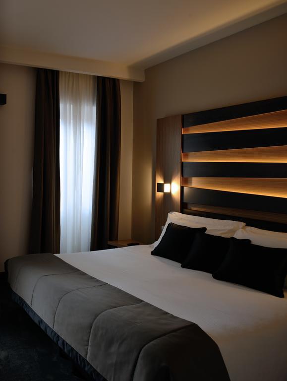 Quarto com Cama de Casal ou 2 de Solteiro