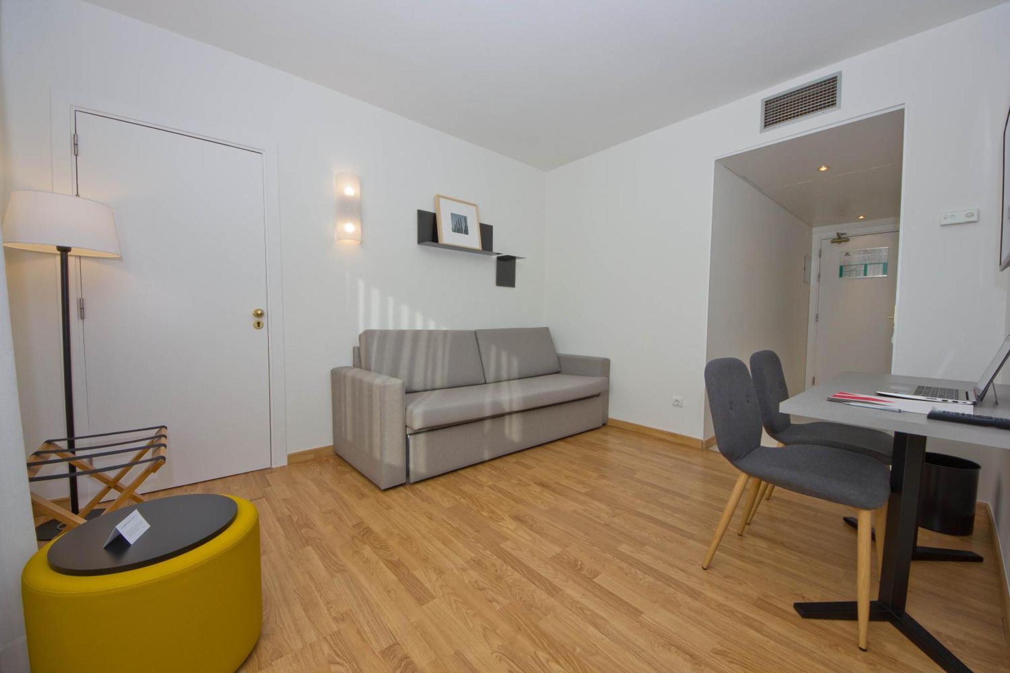 Quintuple Room