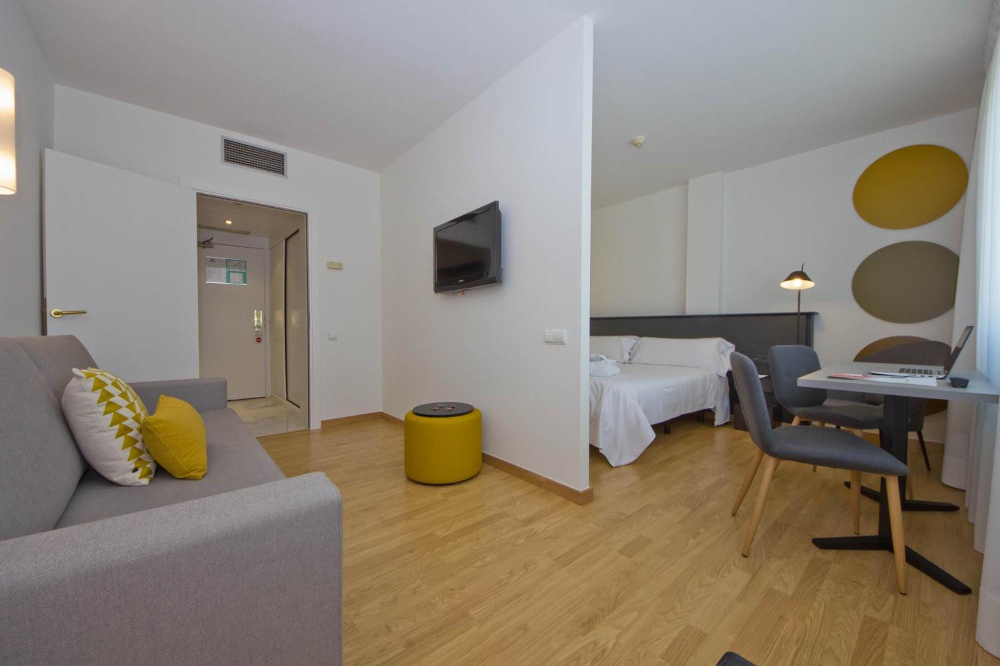 Quintuple Room