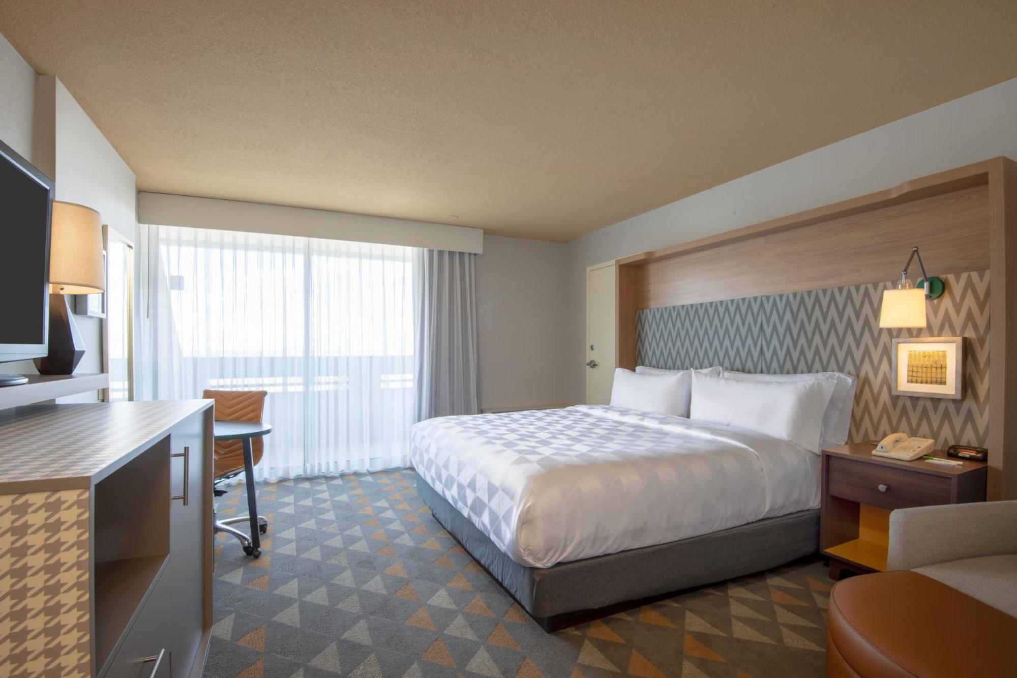 Premium King Room Balcony Mountain View High Floor,1275387976:JPEG
