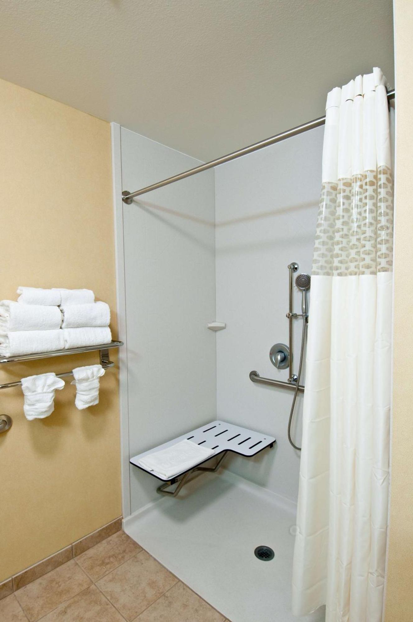 Zimmer mit Kingsize-Bett – für Hörgeschädigte und Gäste mit Mobilitätseinschränkungen geeignet