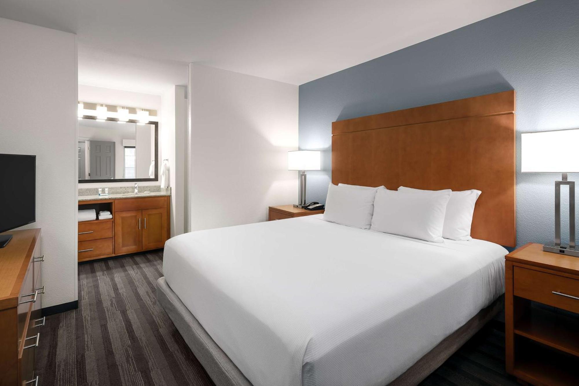 One-Bedroom King Suite