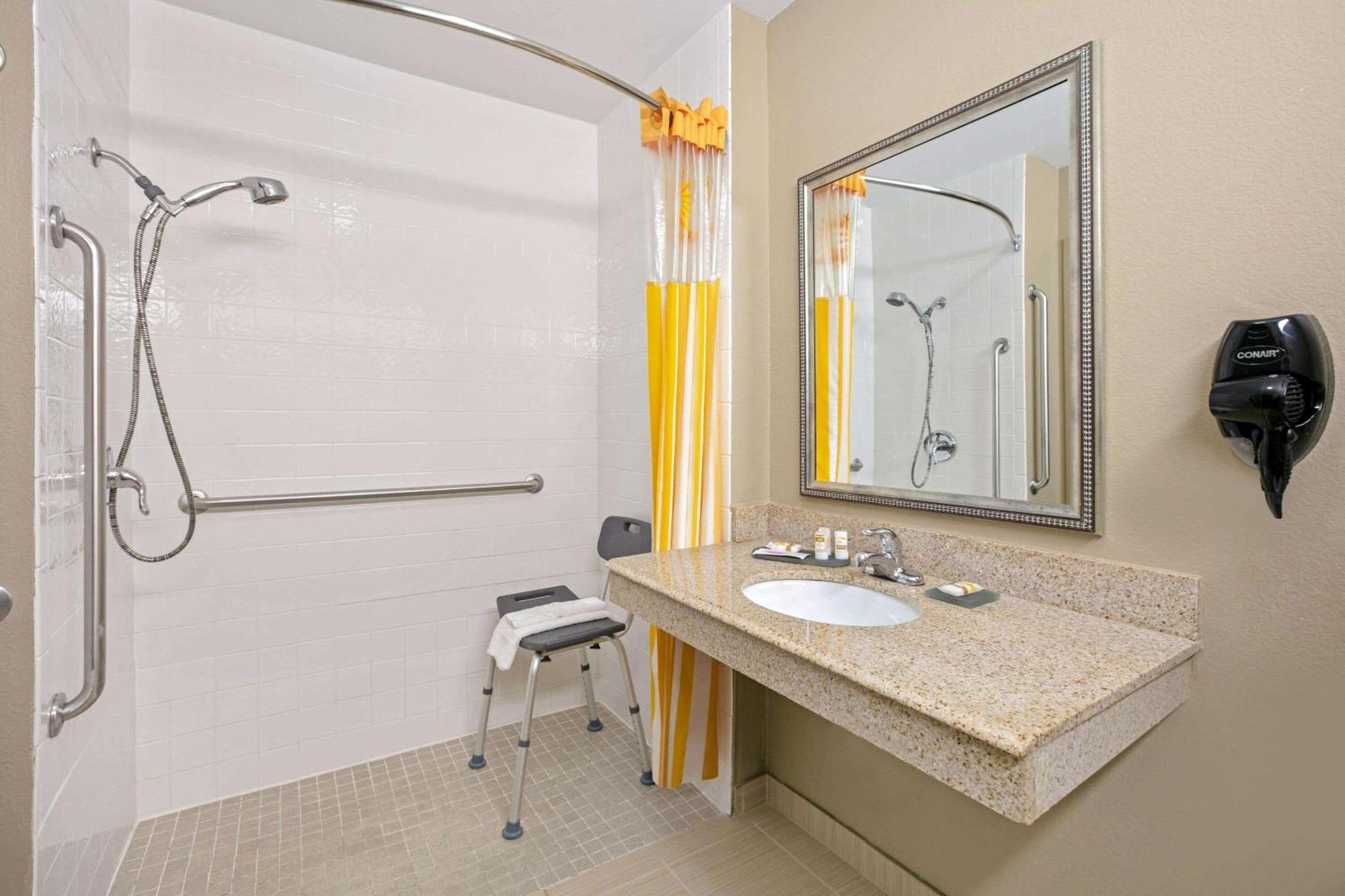 Queen Room Two Queen Beds Roll Shower Mobility or Hearing Accessible Non-Smoking,1742816018:JPEG