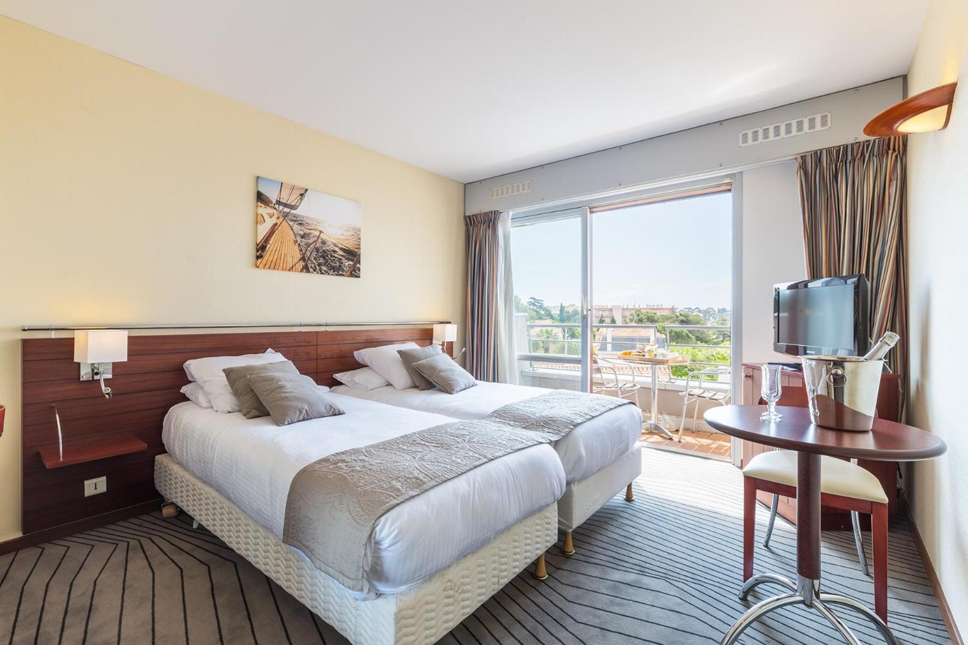Comfort Double or Twin Room Swimming pool Access Balcony or Terrace