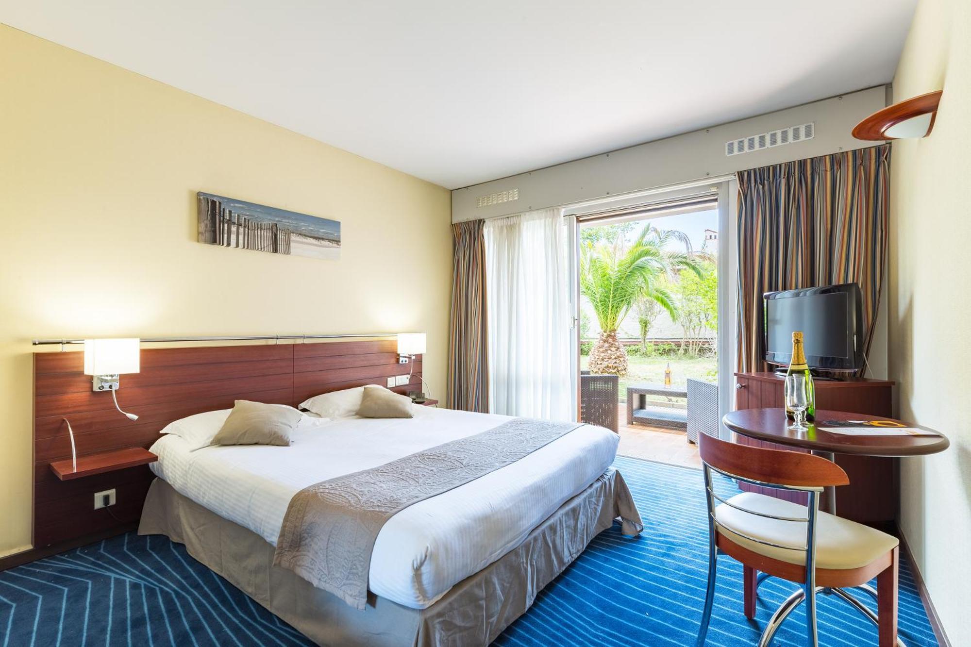 Comfort Double or Twin Room Swimming pool Access Balcony or Terrace