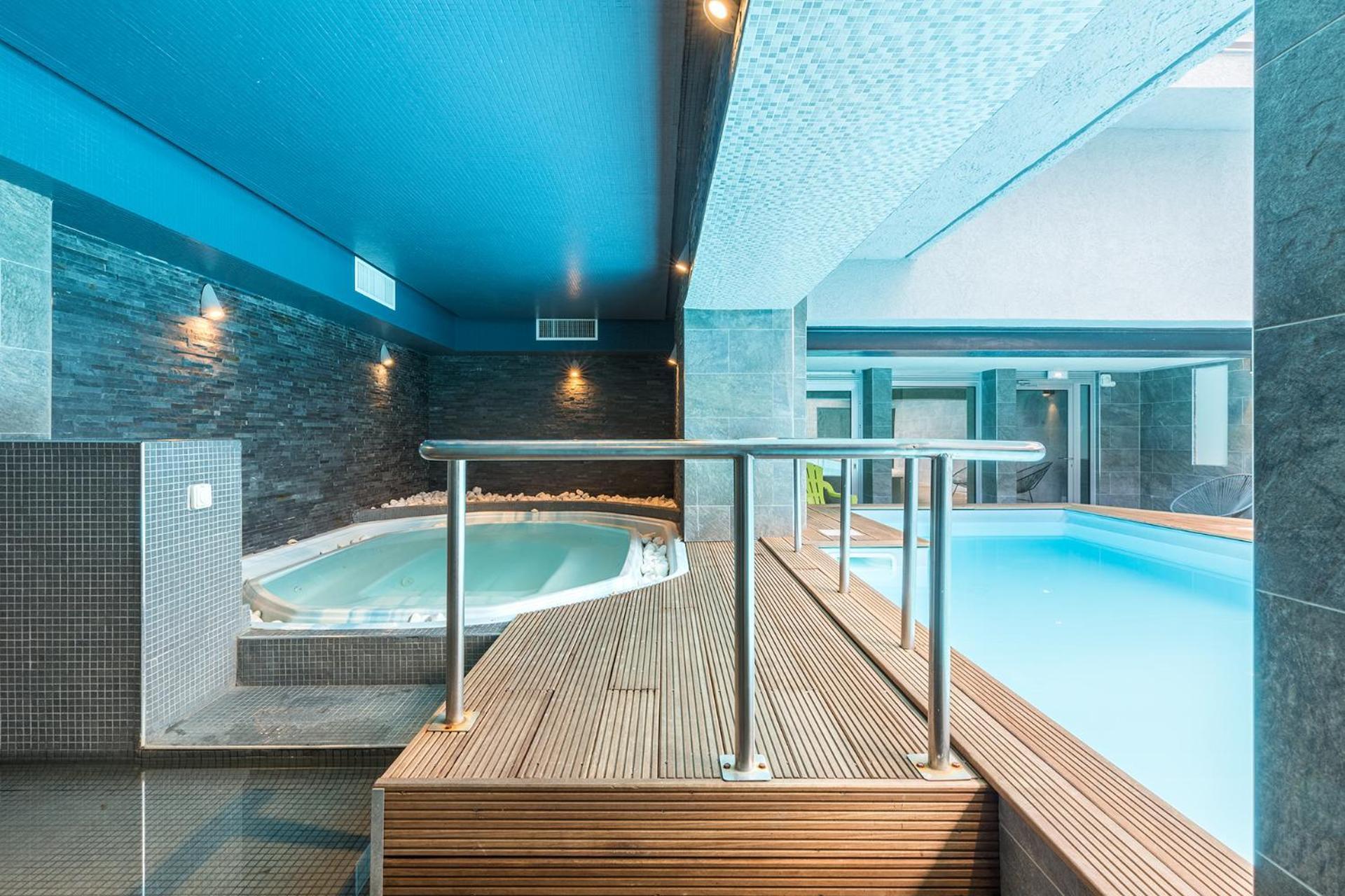 Comfort Double or Twin Room Swimming pool Access Balcony or Terrace