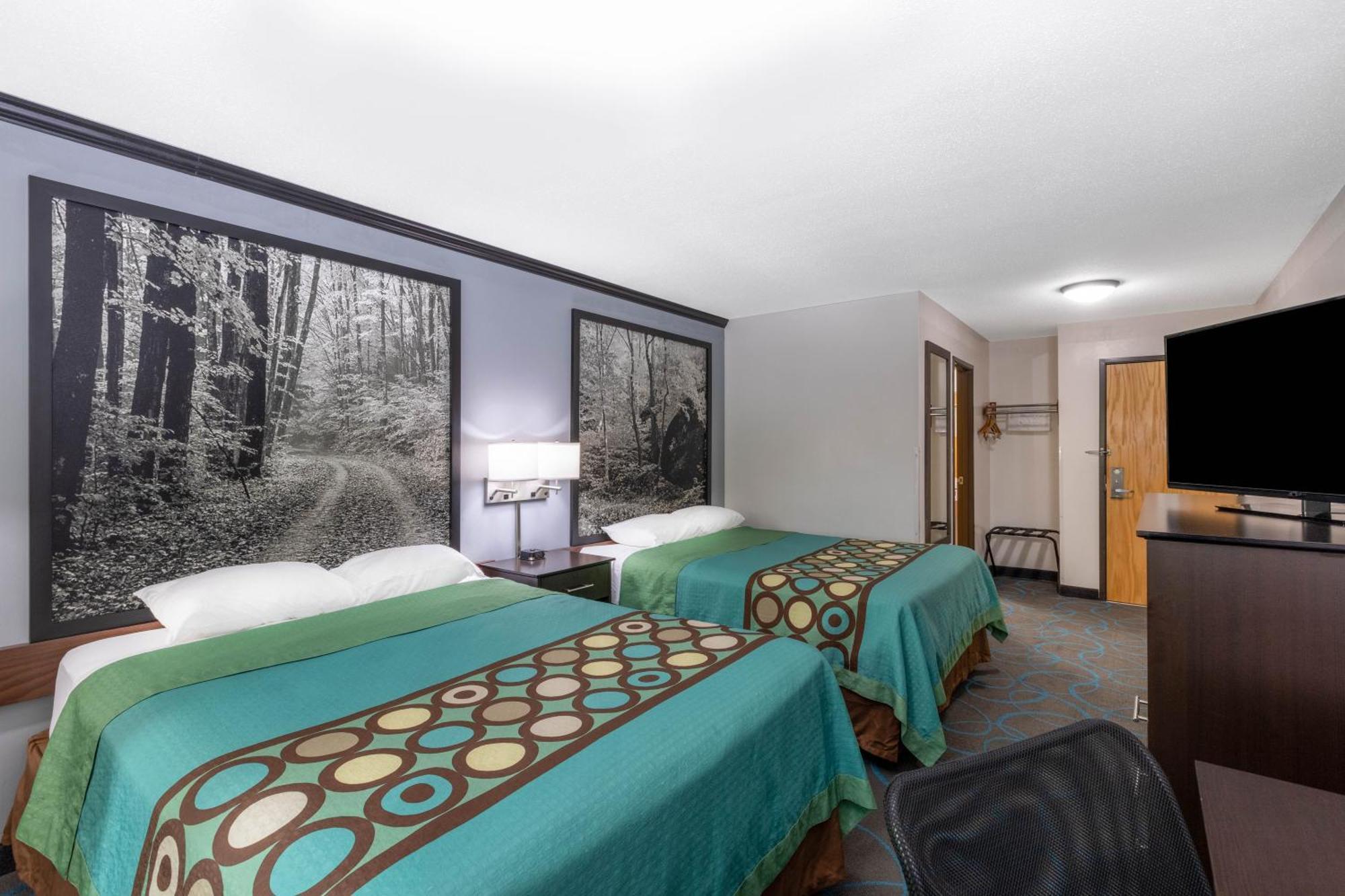 Queen Room Two Queen Beds Non-Smoking No Pets This Room