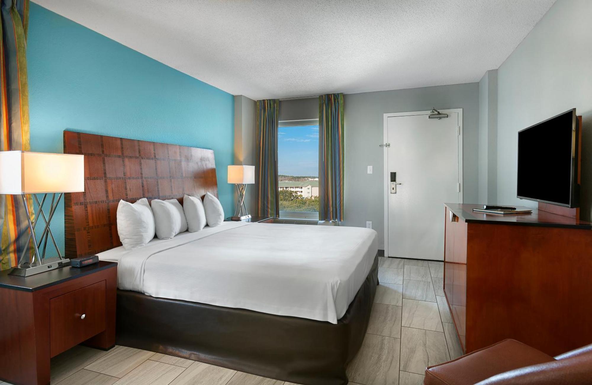 Oceanfront King Suite Spa Bath,1377192437:JPEG
