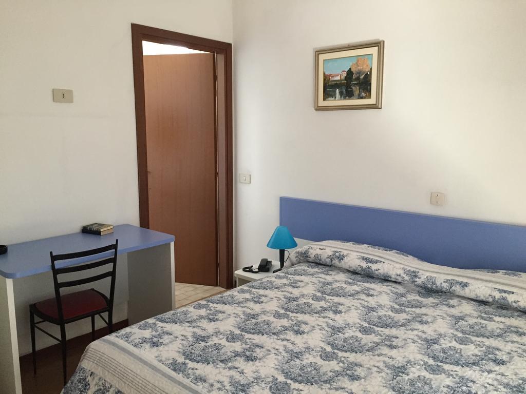 Dreibettzimmer mit Meerblick