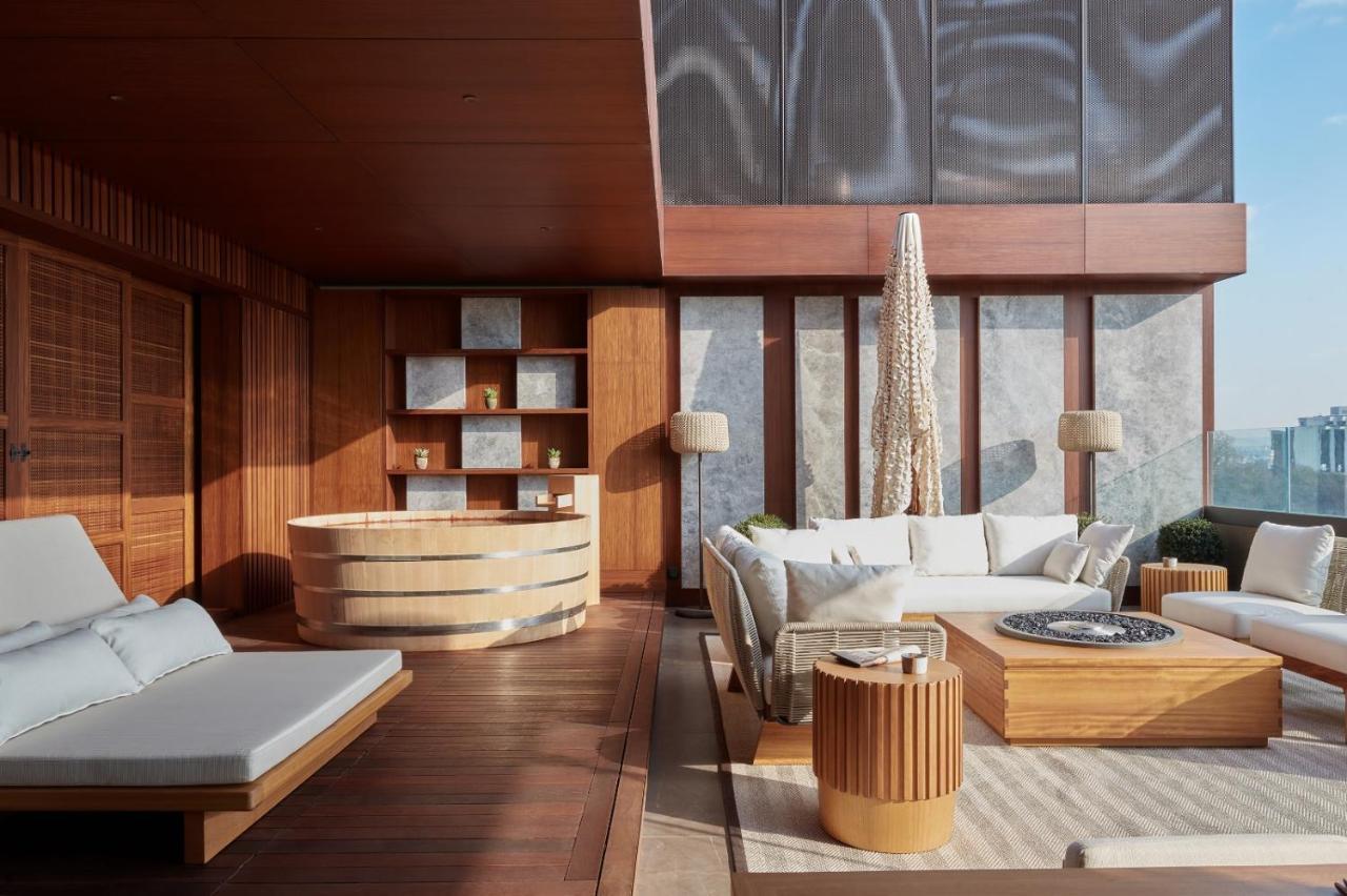 Suite Nobu mit Terrasse, Ofuro-Badewanne, Blick auf den Bosporus und Zugang zur Club Lounge