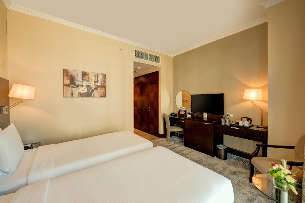 Quarto Superior com 2 Camas de Solteiro e Vista do Riacho