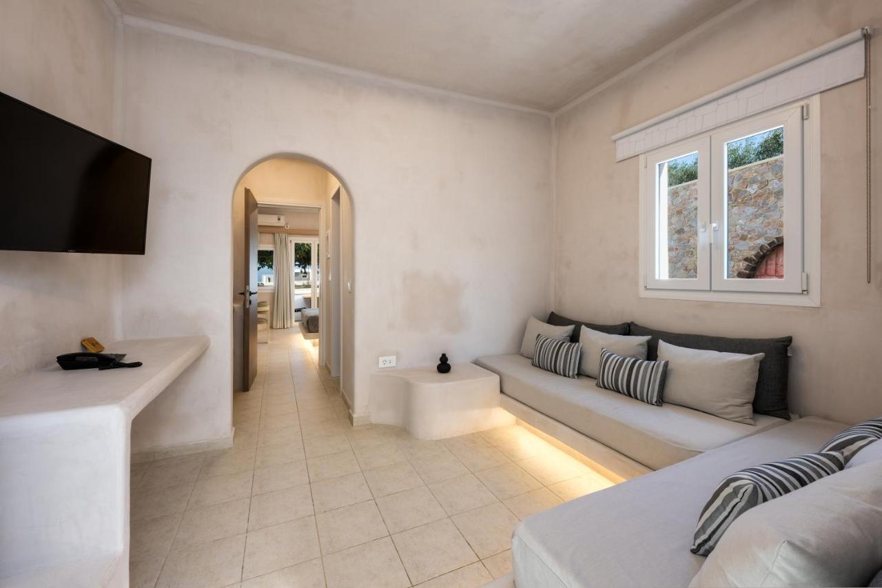 Elegant family suite pool view,1328209931:JPEG