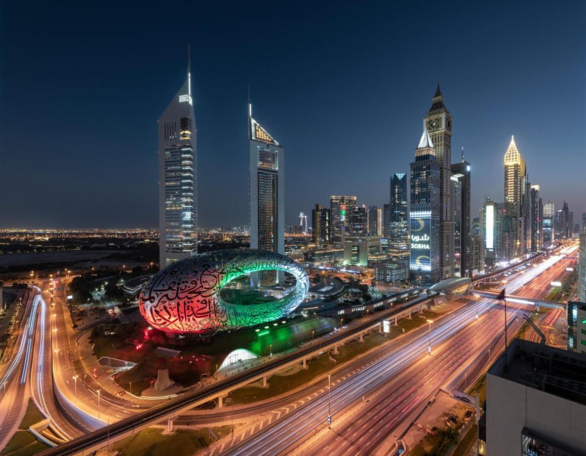 Club Zimmer mit Blick auf die Sheikh Zayed Road