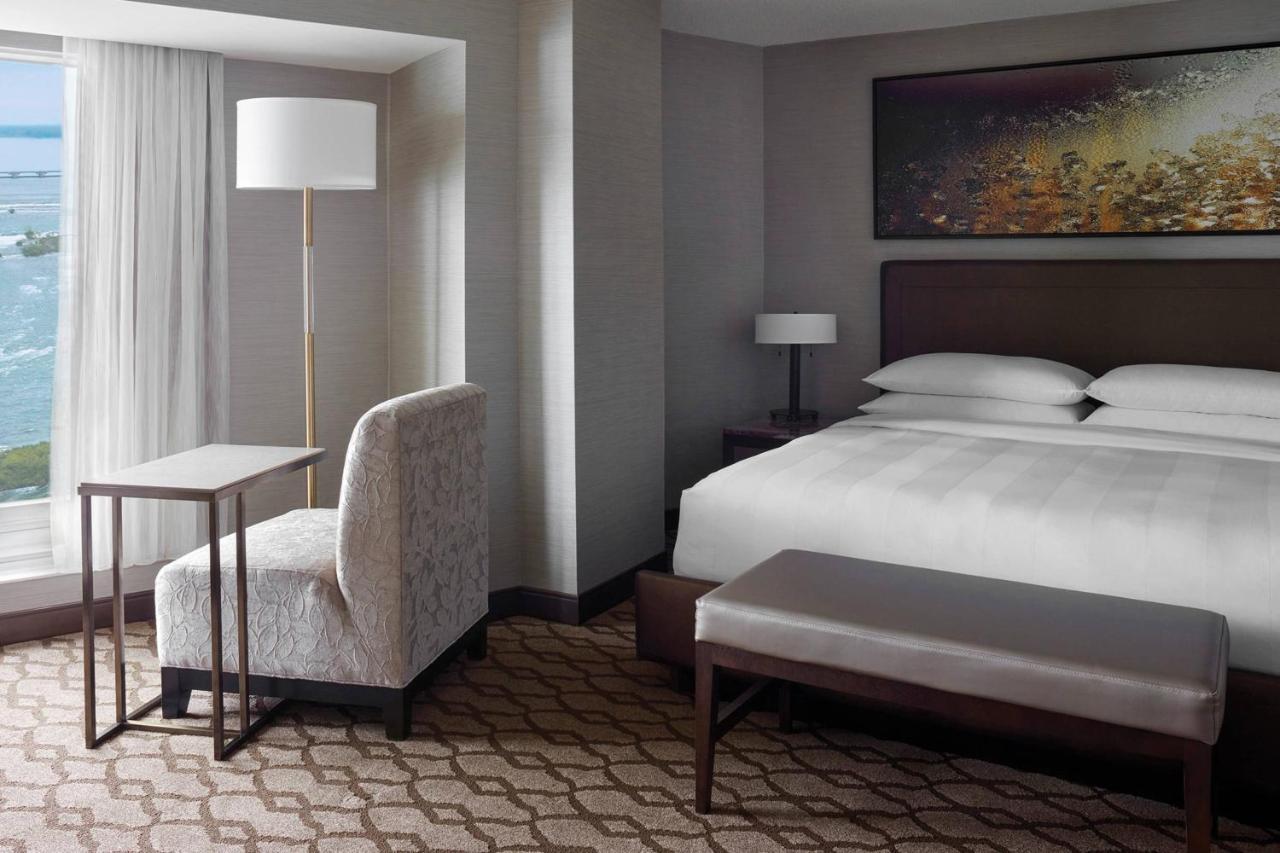 Quarto com Cama King-size e Vista do Rio