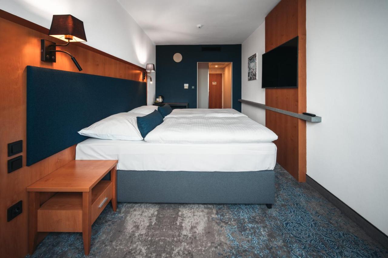 Classic Double Room with Free Pool Access,1377125921:JPEG