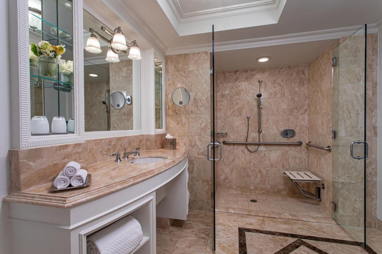 King Room with Avenue View and Adapted Tub - Mobility Accessible