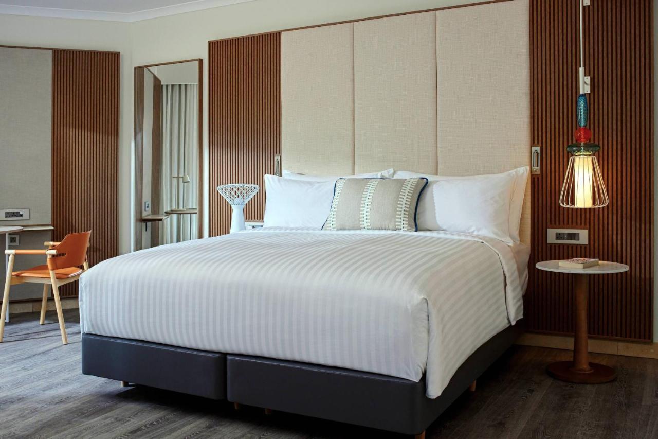 Club Room 1 King Bed Balcony Pool View M Club Lounge Access,1498548958:JPEG
