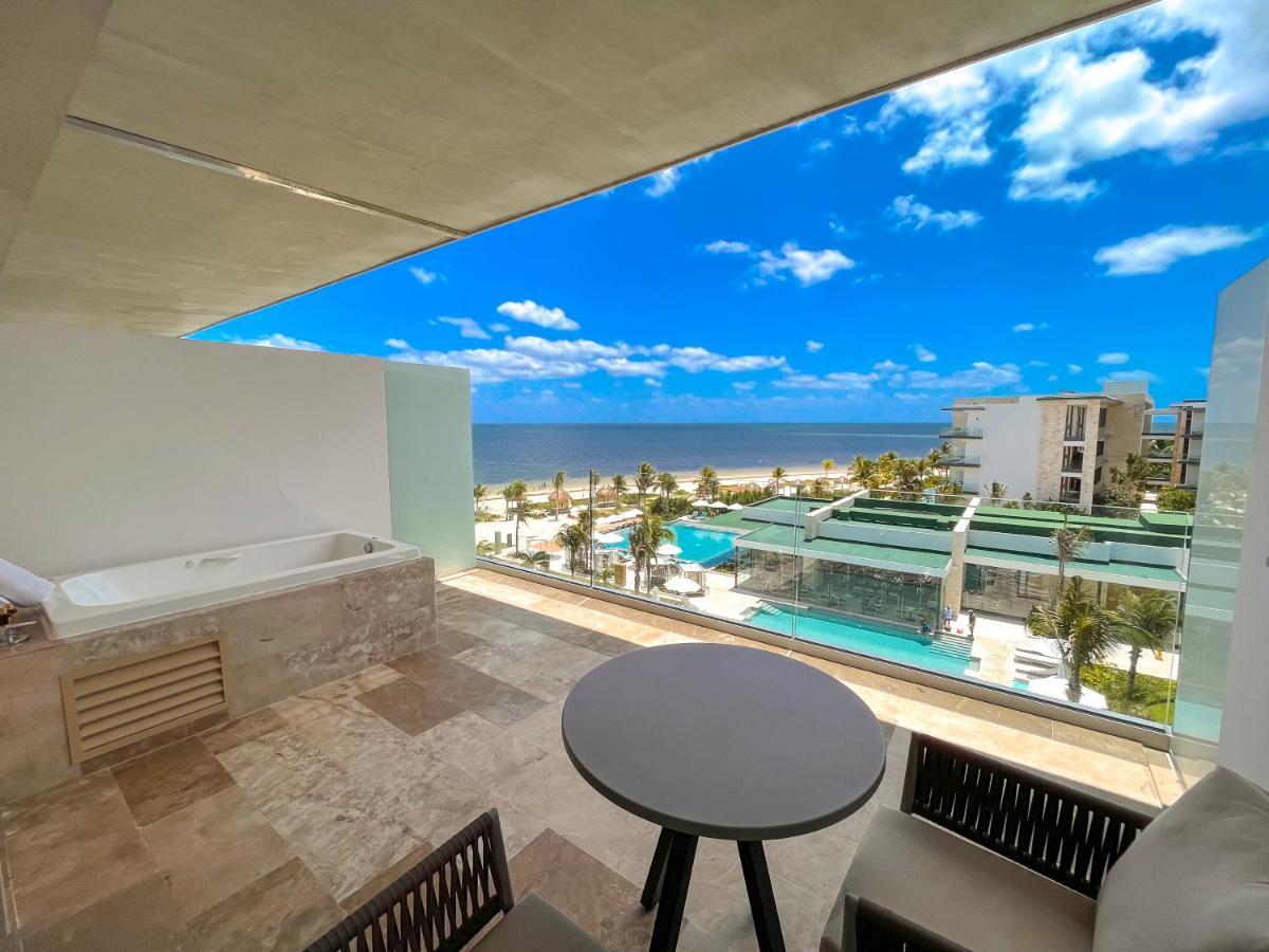 Junior Suite Serenity Club mit Kingsize-Bett und Meerblick