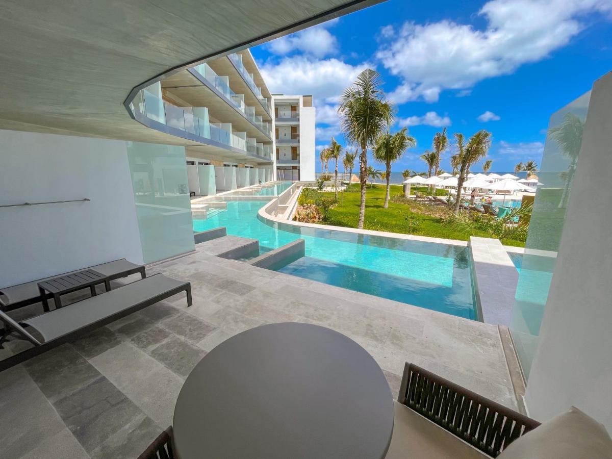 Junior Suite Serenity Club mit 2 Queensize-Betten, eingeschränktem Meerblick und Poolzugang