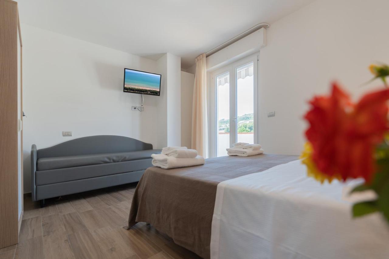 Deluxe Triple Room,1397773907:JPEG