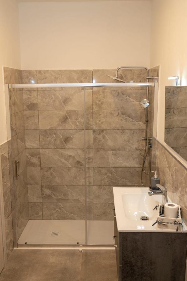 Quadruple Room Shower
