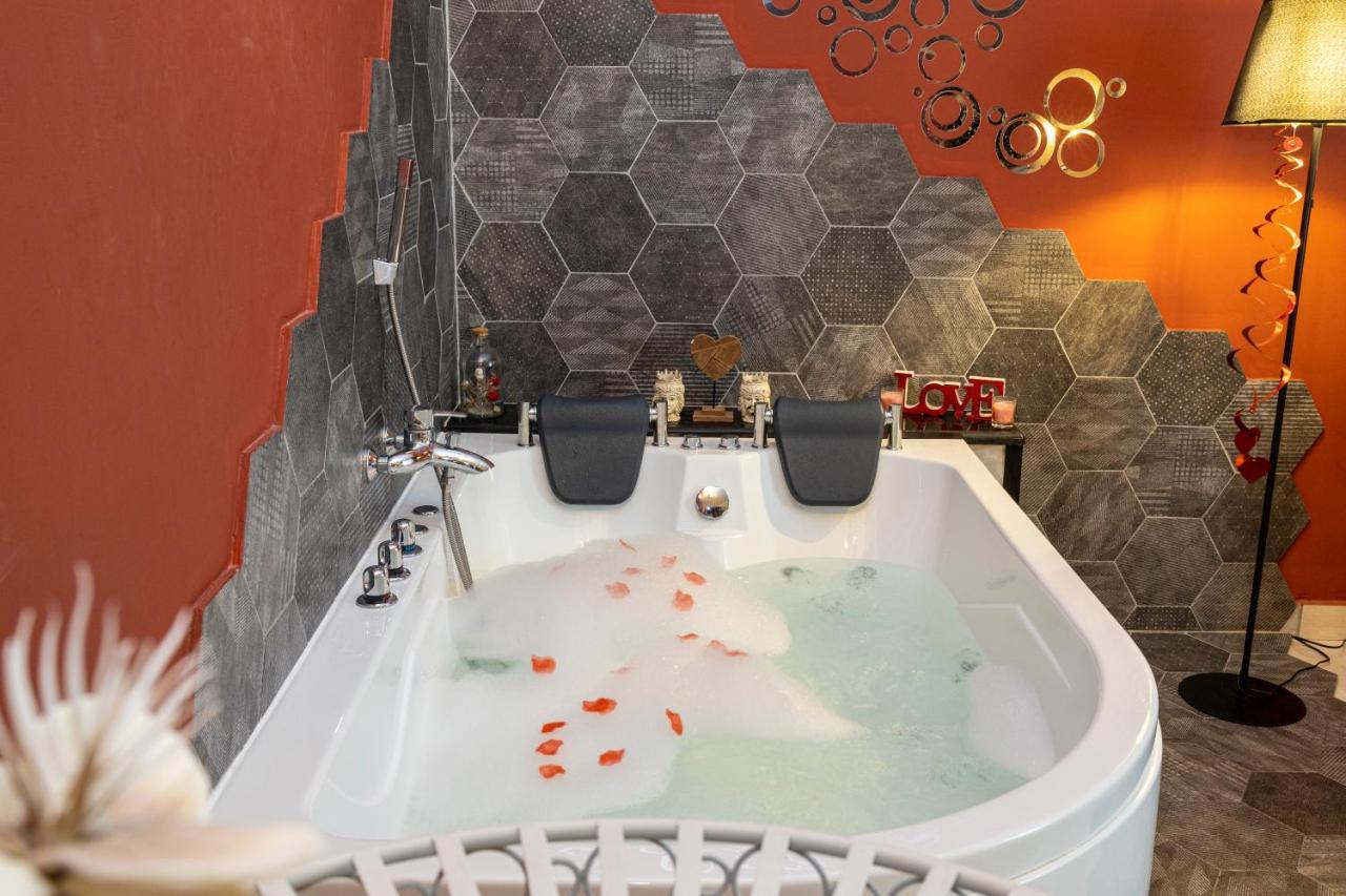 Queen Room Spa Bath