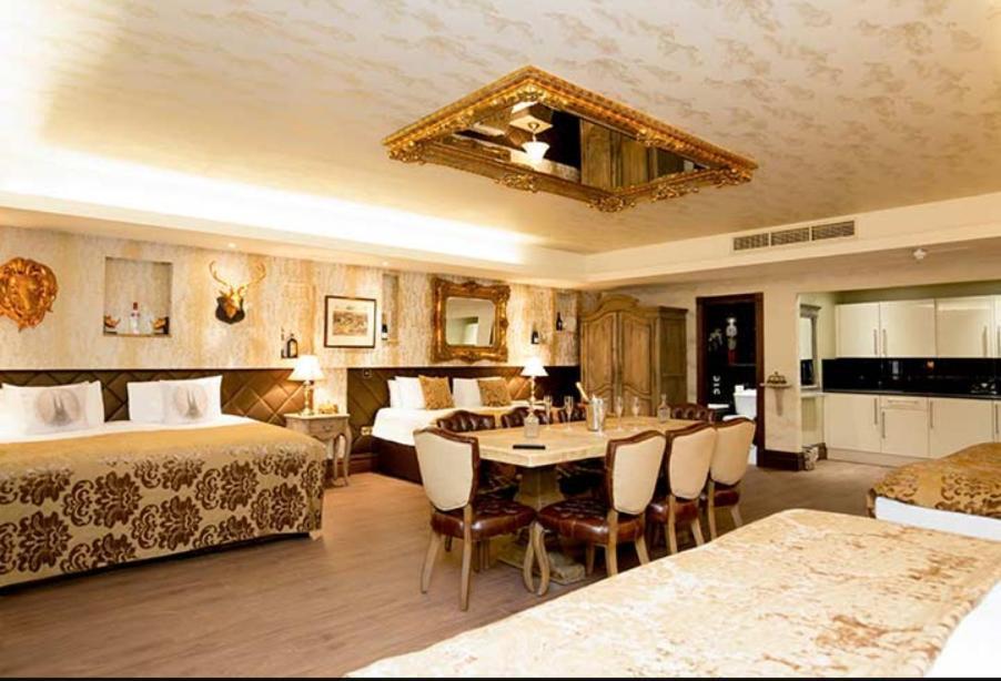 Themed Room (Sleeping 9)