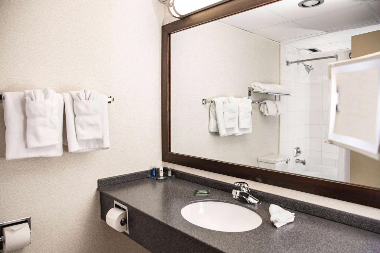 King Suite with Jetted Tub, Non-Smoking,1636739783:JPEG